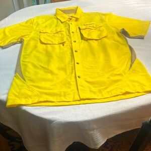 Nat gear fishing shirt short sleeve lightweight med. zipper pocket vented.
